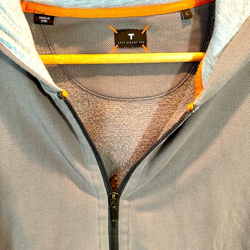 Left Coast Tee Gray Taupe Hoodie
Double zipper 
Large 
Cotton 100% soft
